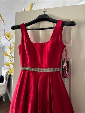 Red Sleeveless A-Line Evening Dress with Rhinestone Waist